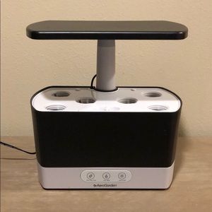 Aerogarden Harvest - Hydroponic Garden System